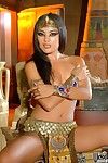 die Schön Asiatische Küken Kaylani lei zeigt die unglaublich Körper Schätze