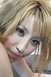 金发女郎 亚洲 青少年 Hatsuka 小林 学会 关于 口头 性爱 和 获取 一个 小组 性爱 怦怦直跳的