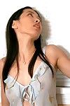 पतली एमेच्योर पॉलीन baring छोटे एशियाई स्तन और बालों वाली चूत जबकि जबरदस्त चुदाई