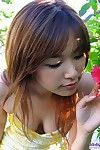 japans tiener chick yua Aida is op zoek Extreem hot in haar geel Jurk en tottaly naakt op haar groot Bed