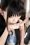 lusty oscuro de pelo Asiático Babe Satomi Ichihara ama el gusto de Caliente Cum en su boca