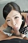الآسيوية في سن المراهقة مانا كيكوتشي يعطي رئيس و يحصل الفم كامل من دسم القذف