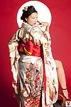 Prachtige Aziatische Babe Hiromi Oshima is gekleed tot in zin in clothes, en het maakt haar Extreem Verleiden