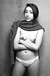 एशियाई स्वीटी बेब Meiko सुंदर है लेने के बंद उसके शॉर्ट्स और sexily प्रस्तुत नग्न और दिखा रहा है रोमांचक शरीर