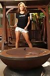 duży вкачу Azji widowisko Mia Lelani postawy W pełni nagie i wystawia jej Mocno szczelina