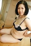 เอเชีย MILF Toyomi Furui แสดงถึง พวกเรา เธอ น่ารัก ว้าง เปิด vagina!