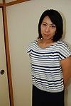 令人惊讶 亚洲 贝贝 Masako 脱衣服 和 表示 她的 乳头