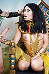 Asiatische Brünette Rina Ellis Ficken Big dick in cleopatra outfit