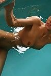 Muhteşem dava Model Melisa kaldırır onu bikini ve açıklamaktadır onu başarılı vücut içinde bu yüzme havuz