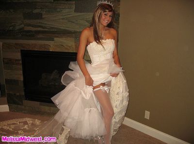 Melissa 미드웨스트 옷을 입고 에 결혼식 드레스 보 고 손가락 그 섹시 털이 없 여자