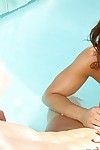 MILF Inari Vachs toma esperma cargado dick de Caliente chico hasta su Coño después de junto a la piscina divertido