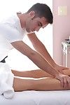 busty Samantha Saint bekommt ein hot massage dass Macht Ihr geben oral Sex und nehmen Cum Aufnahmen auf Ihr Titten