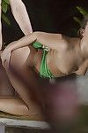 Европейский порнозвезда Amirah Адара отображение Крошечные сиськи Во время открытый Бля