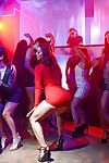 काले बाल वाली पार्टी लड़कियों अबीगैल मैक और Keisha ग्रे Seducing डीजे के लिए तीन प्रतिभागियों का सम्भोग सेक्स