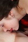 sexy lesbiennes sont jouer Avec leur humide vags dans PURE oral masturbation Session