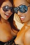 lésbicas com empresa bundas Madelyn Monroe e chole Starr tomar espelho selfies