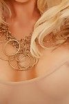 Seducente Bionda Babe Kayden Kross pops Il suo bene Tette fuori di Che sexy vestito in softcore foto