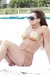 Reifen Frau Nina Dolci Lassen Firma Titten frei aus bikini auf Strand