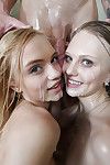 Голые подростки Алекс Серый и Лили Рэдер у втроем Секс в Ванна