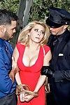 geile politieagent neukt sexy bodied rondborstige slachtoffer Madison ivy in De buiten
