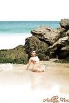 Bionda Spiaggia Babe ashley incendi modellazione Topless in Bikini fondelli