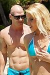 Bikini sarışın Vanessa Kafes ile Sulu göğüsleri ve kel kedi alır slam becerdin :Tarafından: bu havuz