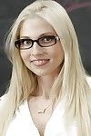 Blondynka nauczyciel Christie Stevens pozowanie Nagie w okulary