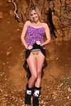 Блондинка на Высокая каблуки Шэй Беннетт вспышки ее сексуальная трусики в открытый Позирует