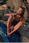 sensueel euro tiener Milena D Houdt van resultaat uit haar strak skinny lichaam