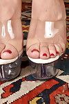 maturo bionda Babe Stevie Lix e dipinto le unghie dei piedi la diffusione rasata figa