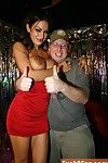 rondborstige latina Pop Angelina Valentijn zit op De dick en maakt het Cum mondeling