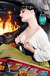 Эротические Брюнетка Играет удивительно Горячая в ее сексуальная Восточная соло показать