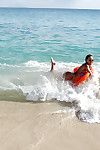 Nackt amateur teenager babes in Sonnenbrille Mit einige Spaß auf die Strand