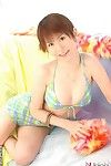 Merveilleux chinois bombita L'ia Himeno est teasing Avec diminutif bikini et minuscule Soutien-gorge copains Images
