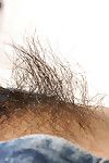 adolescente Orientale bruna capelli Janet Con miniatura tumuli mostra off Il suo Irsuta utero