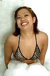 teen milf Gia doffing Bikini içinde Küvet için Pislik kapalı onu Çin Snatch
