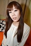Chinesisch Brünette Haar ayami Nishino zeigt Ihr übergewicht Hinten und furry Twat