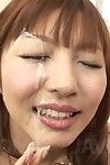 Affascinante giapponese Rika sakurai svela Il suo Talento per cazzo deglutizione piaceri e guadagni un cazzo succo di rilasciato su Il suo Nicelooking faccia