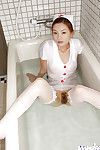 Fascinant chinois Infirmière dans  Ray Ito strip-tease et Agréable une salle d'eau