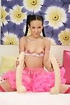 mało z dredami japoński dziewczyna niewielkie pręgowany rodzaje z jej Mamut Rozmiar seks urządzenie