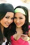Heetste aziaten Lana Violet en Jessica Bangkok toon hun activa en staking een zwaar penis