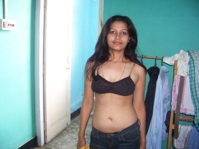 Indian teen gfs posing plus shacking up for eradicate affect camera