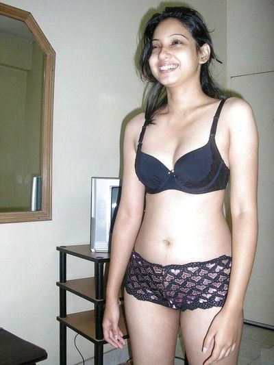 Indian gfs are posing and fucking portico 5